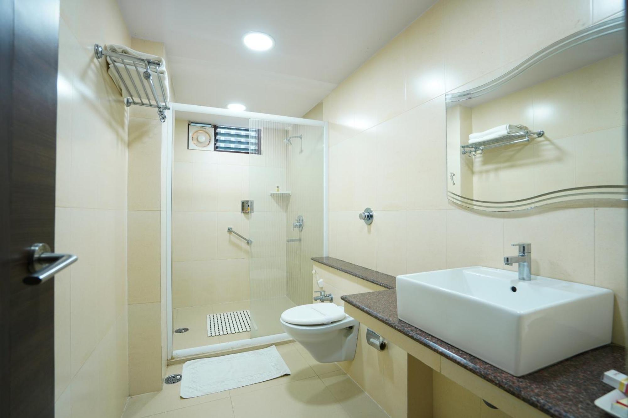 Hotel Jaya Residency Kākināda Exterior foto